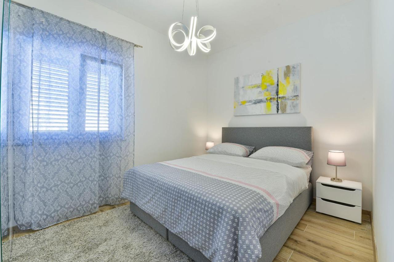Family Friendly Apartments With A Swimming Pool Zadar - 18098 Dış mekan fotoğraf