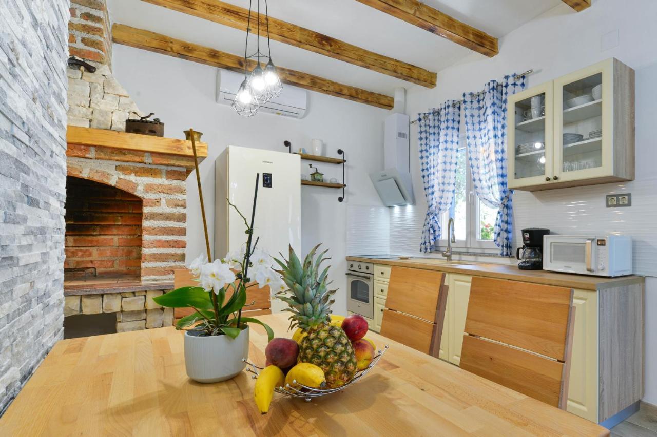 Family Friendly Apartments With A Swimming Pool Zadar - 18098 Dış mekan fotoğraf